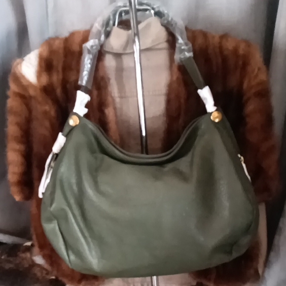 Elegant Green Leather Hobo Bag - Picture 1 of 3